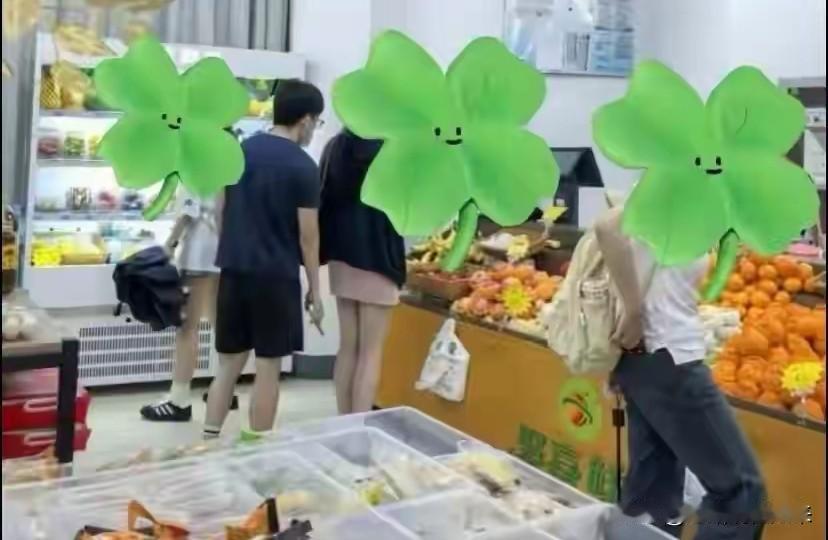 研究生偷拍女生裙底，却已拟录用为国家公务员？网友：自毁前途啊，男公务员上岸后，都