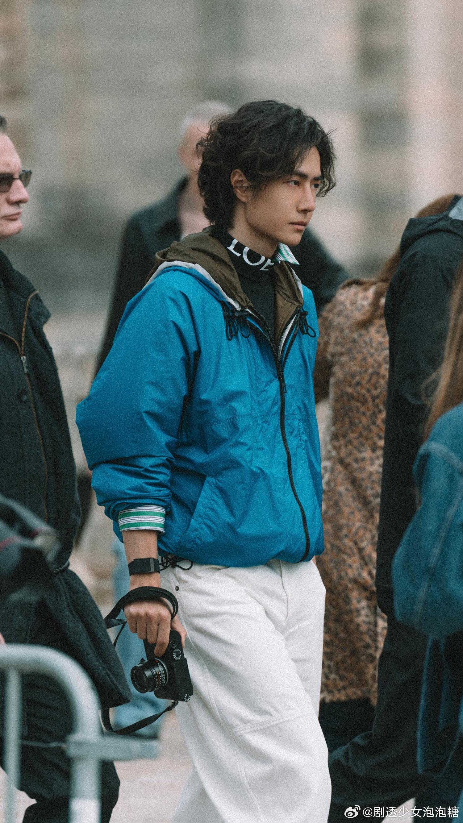 巴黎婚纱摄影师拍到了王一博生图🈶