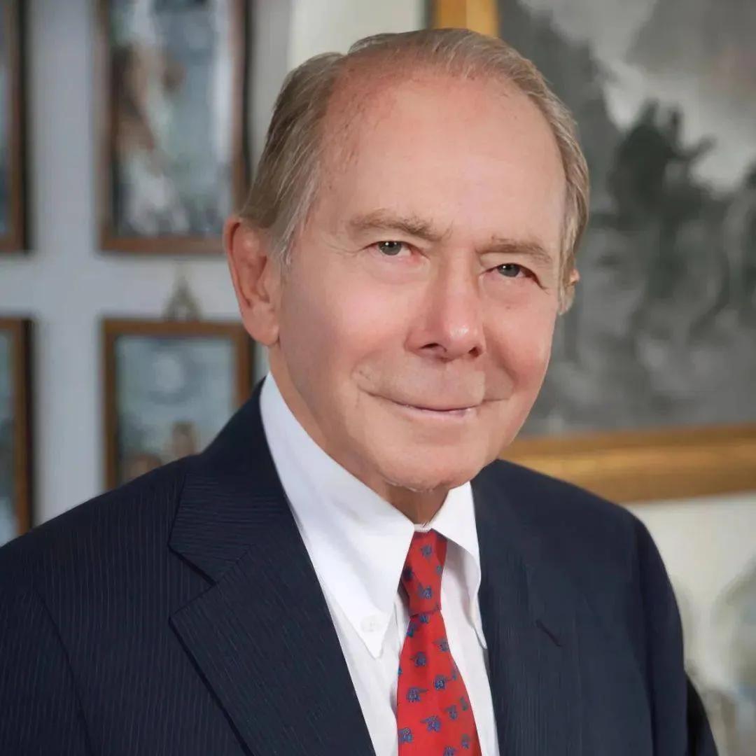 美国AIG保险集团前董事长格林伯格，他在新加坡的亚洲金融论坛上，当着各国嘉宾的面