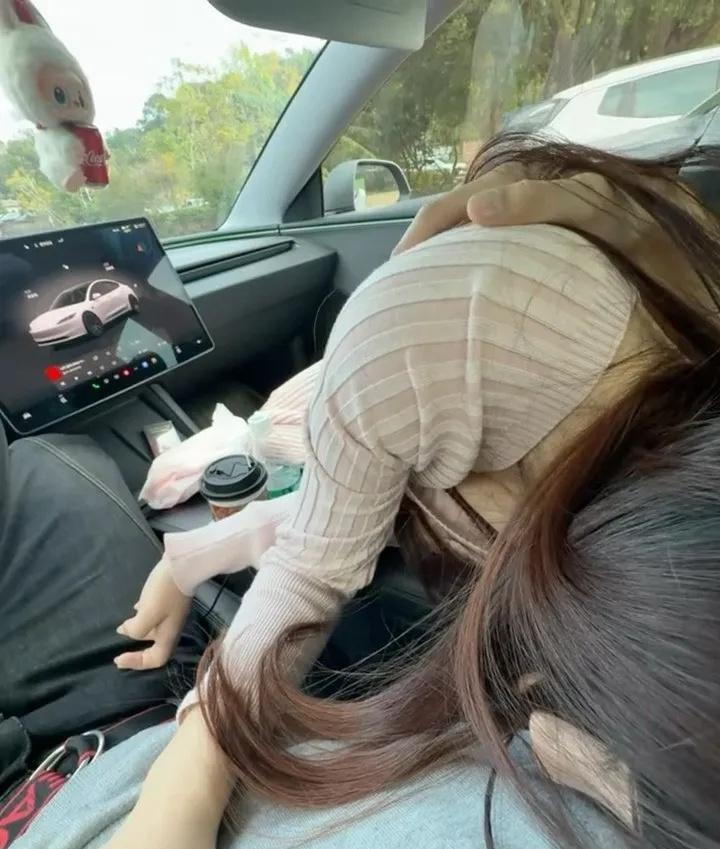 刚恋爱的时候，就是不一样，可是如今我都不想说，泪水！