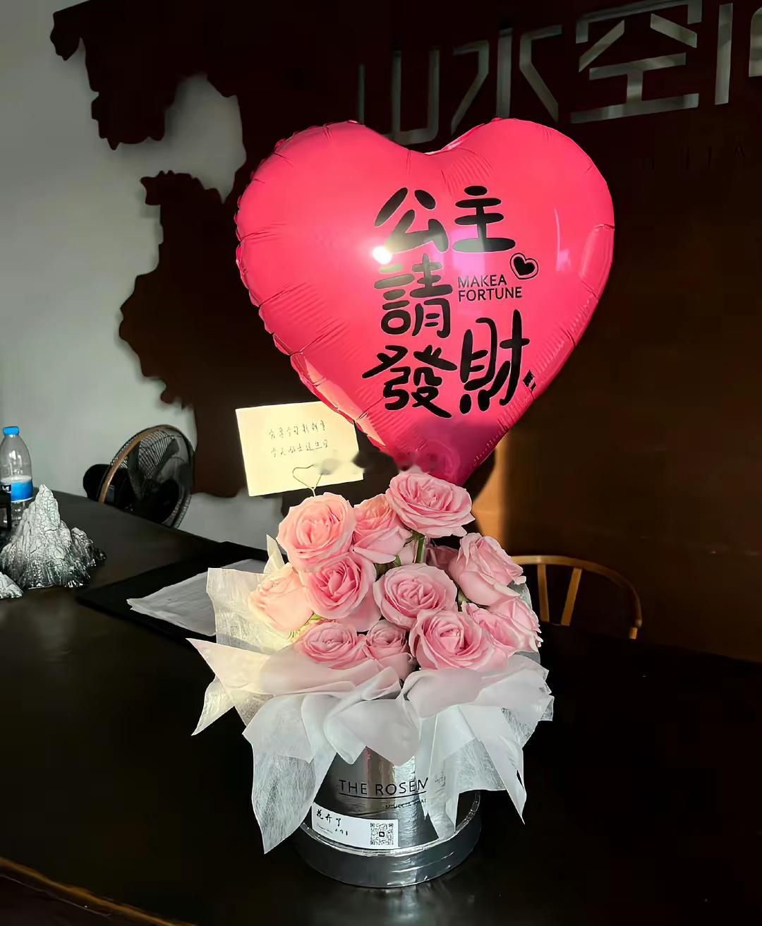 处女座给人一种追求完美的印象，他们做事情时非常谨慎，注重细节，对自己和他人都有着