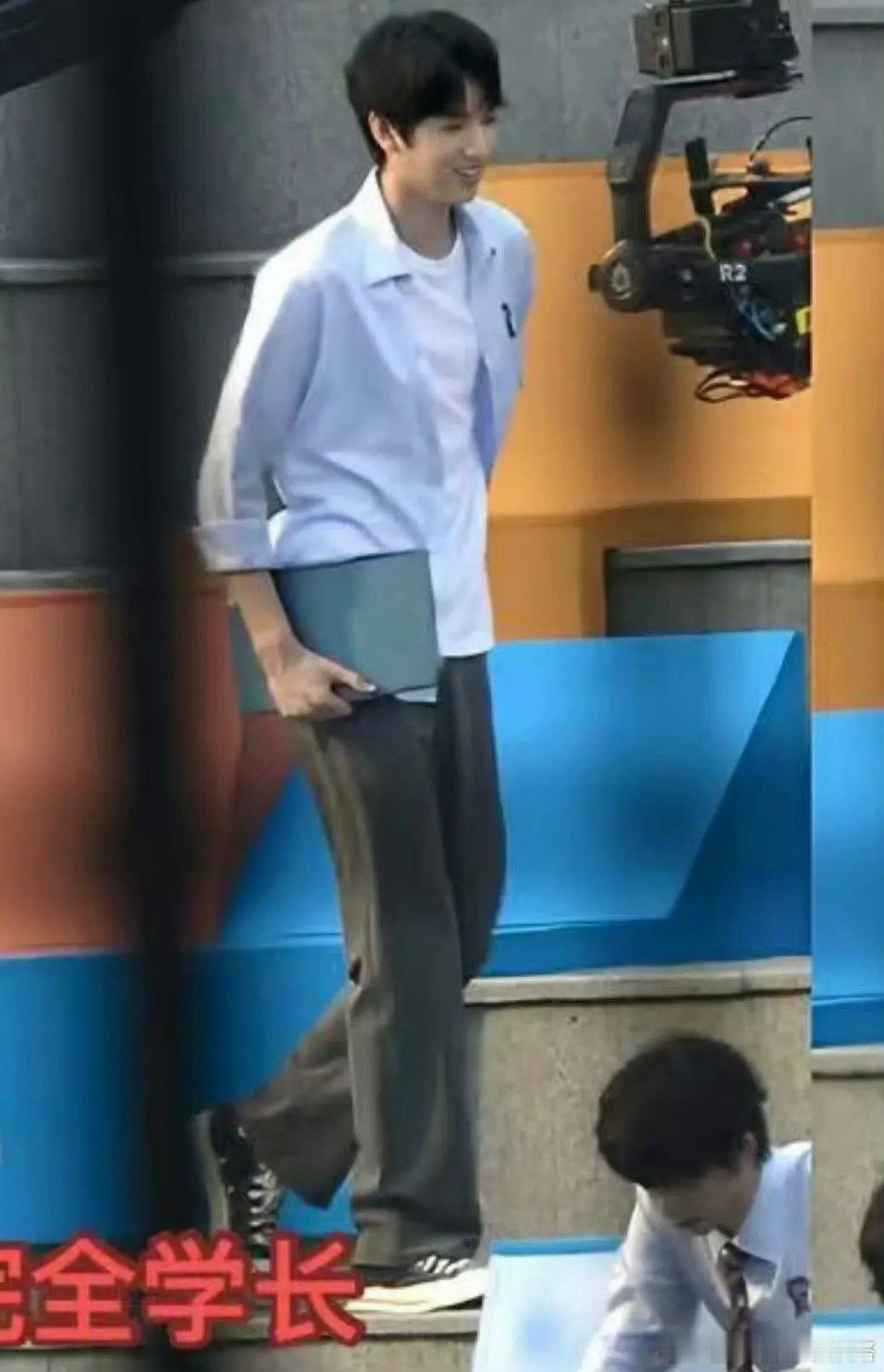 时代峰峻张桂源怎么这样了是不是没有爱豆的浓妆造型根本没法看