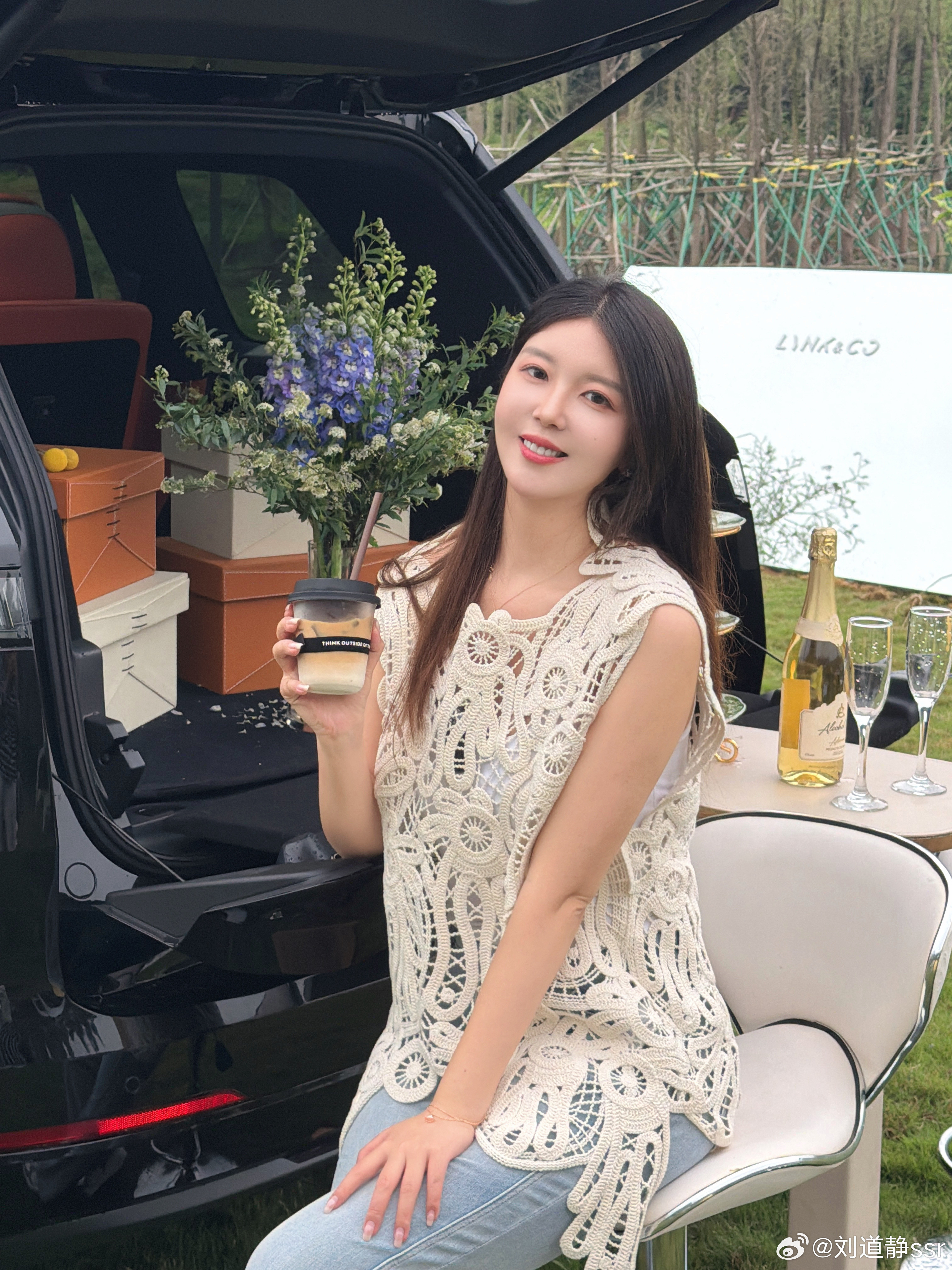 虽然广州持续阴天，但是拍照光线还可以今天马上飞敦煌了，大家猜猜试什么车？广州·