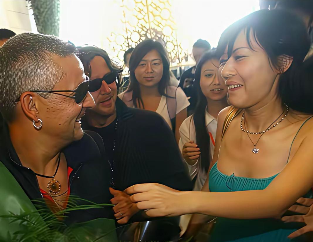 早期的田朴珺颜值一般般吧！