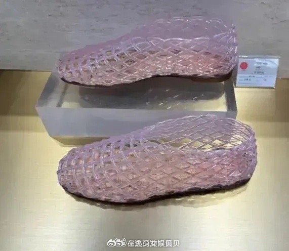 网友：果然奢侈品从不坑穷人啊。。。