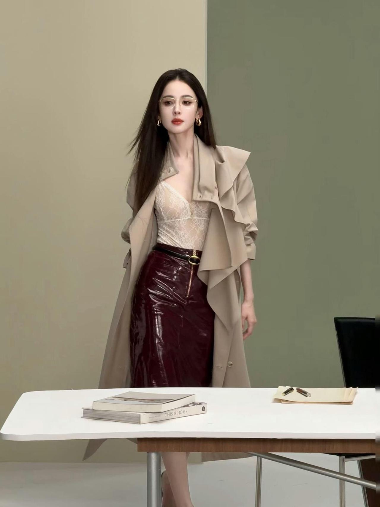 古力娜扎的御姐穿搭！古力娜扎古力娜扎职场风穿搭盘点古力娜扎穿搭风格古力娜扎