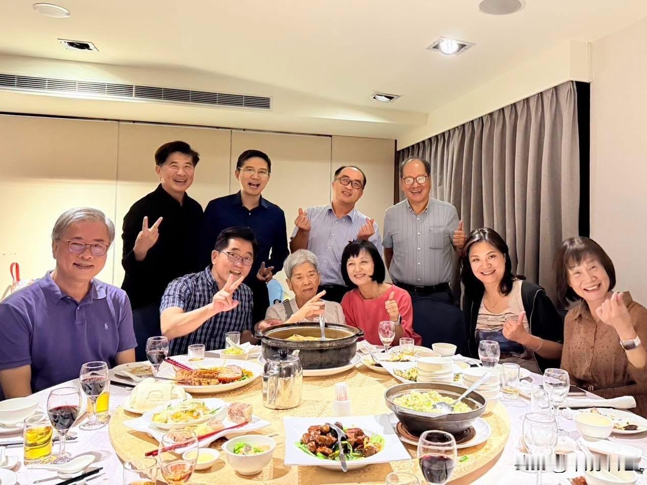 国民党前秘书长、前台东县长黄健庭今（24日）晚间在脸书发文表示，今晚有个餐叙，特