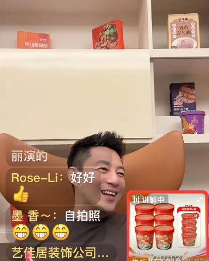 家人们谁懂啊！玥儿一回到家，就给汪总安排上了专属“钢琴演奏会”🎹。只见小玥儿端