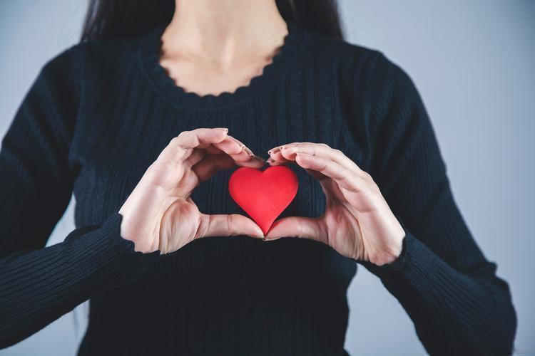 女人的“暧昧之情”，全藏在这3个细节里，骗不了人女人的暧昧从不是直白的表白