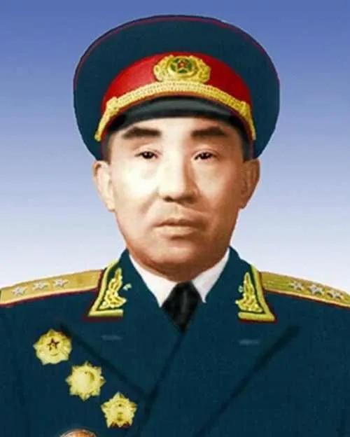 1991年，80岁的杨得志参加老红军聚会，可到了现场，他却迟迟不肯入座，组织者慌