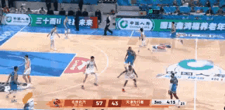 北京北汽超级外援麦基真是太猖狂了！在今天北京北汽主场迎战天津先行者的比赛中，当时