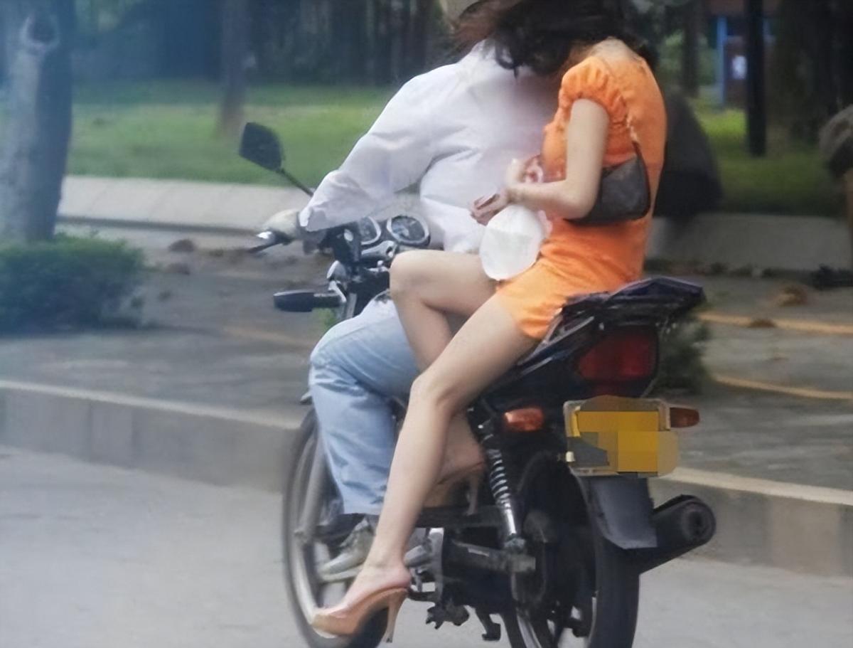 “哇，嫂子好凉快！”谁能想到，仅仅因为村口这一句不过脑子的玩笑话。不到60秒的