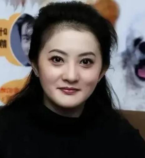 “小婉君”金铭44岁现状，个子太矮，事业受挫，单身未婚未孕。当年红遍大江南北的“
