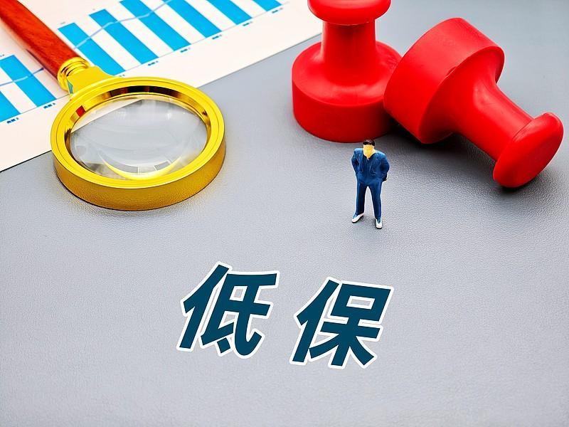 说实话，这条新闻刚刷到的时候，我也以为是个“低保户高消费”的瓜。江西赣州，
