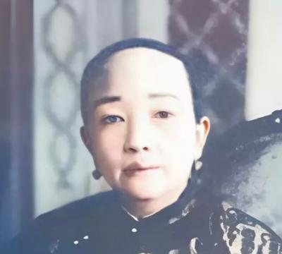🌞1903年，盛家老宅内，庄夫人望着眼前弱柳清风般的女子，眼中闪过一丝轻蔑