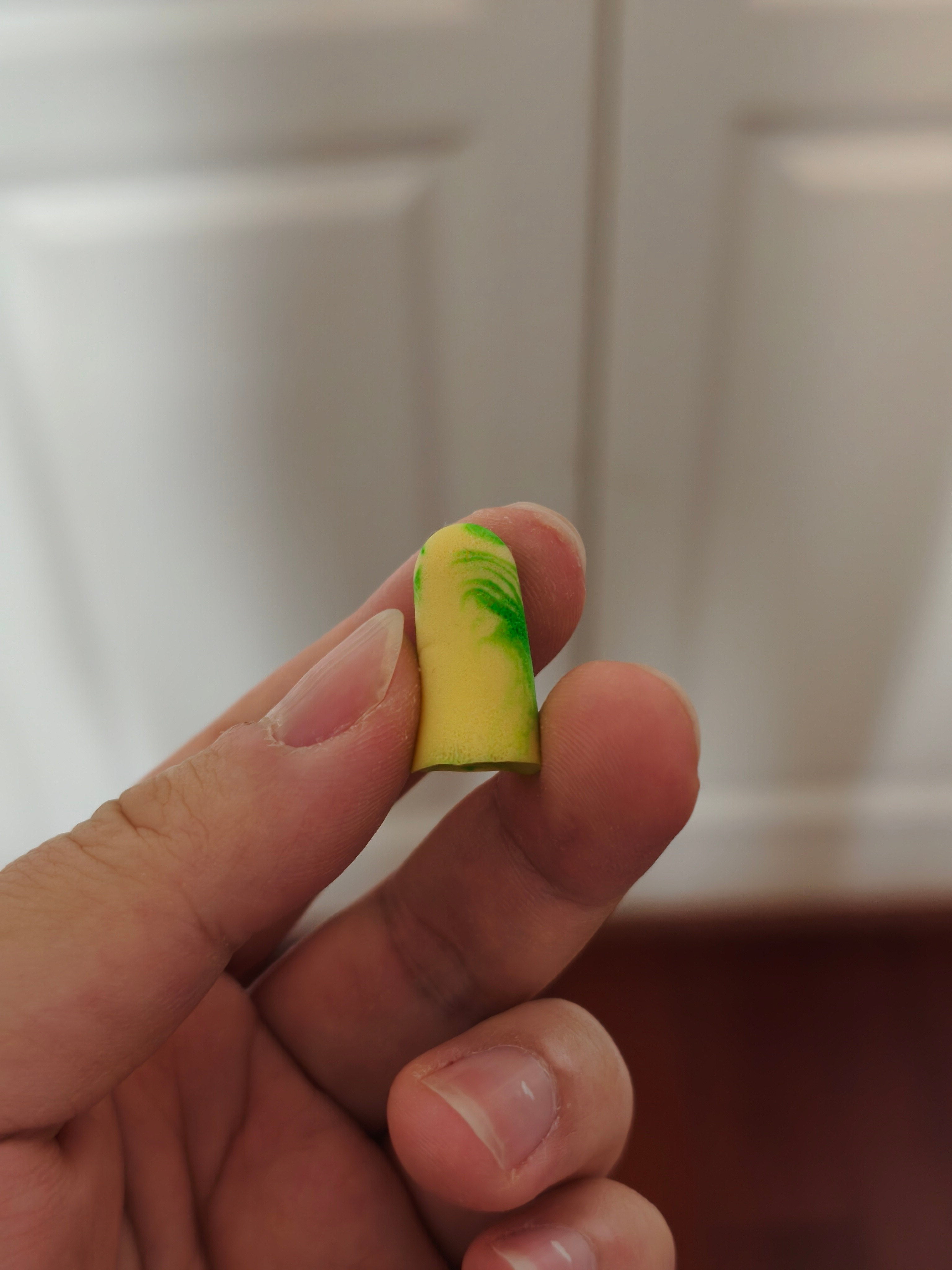 这几天一回家就嗑花生，晚上做梦都是在吃，昨晚做梦把耳朵里的耳塞掏出来吃了，幸好感