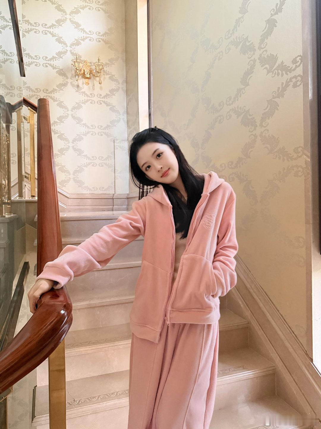 含仔量和含我量平均的一条今天吃了火锅！还挺好吃的只是每次吃完之后感觉整个胃和嘴