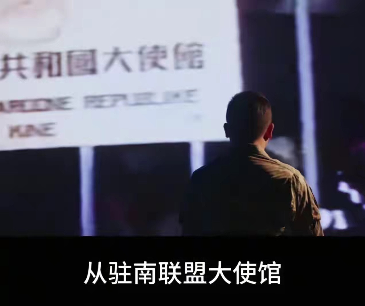 我们永远记得美国那天做的极不光彩的事，我们也没有义务去替烈士原谅什么这账看来是暂
