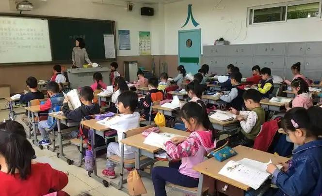 关于鸡娃，我想告诉你几句大实话！1、鸡娃最多鸡完小学，初中基本就鸡不动了；而那