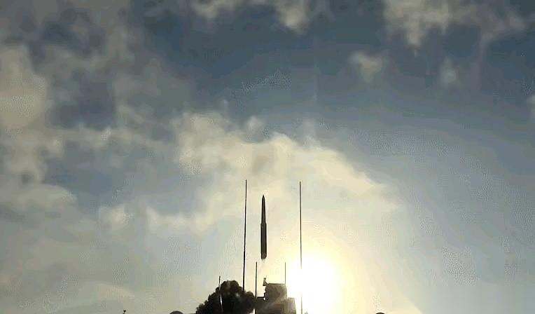 那艘飘在海上的百亿美金“堡垒”，那个在电影里永远不会沉的大家伙？现在，它有了一