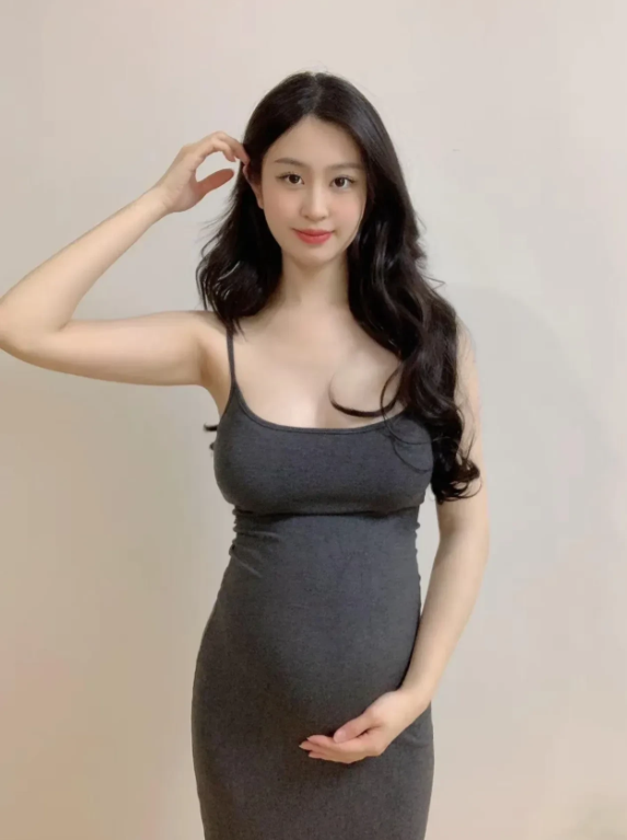 孕妇这样穿搭出门，可以得几分？