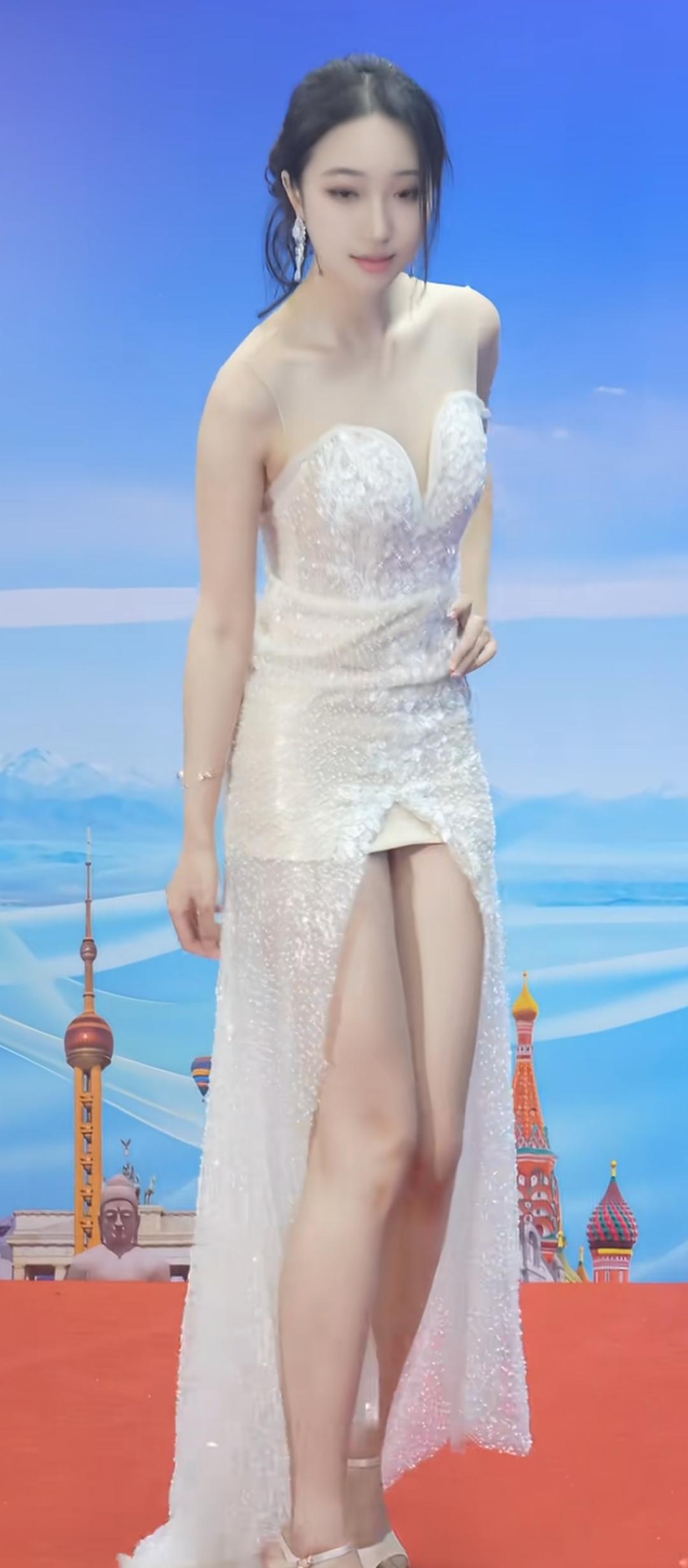 梦幻白纱裙，仙气飘飘，红毯上的闪耀时刻！