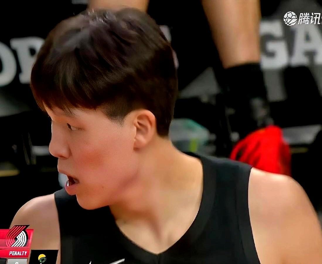 哎呦喂，杨瀚森这。。。这样的球都把握不住，真不知道说什么好了。开拓者背靠背轮