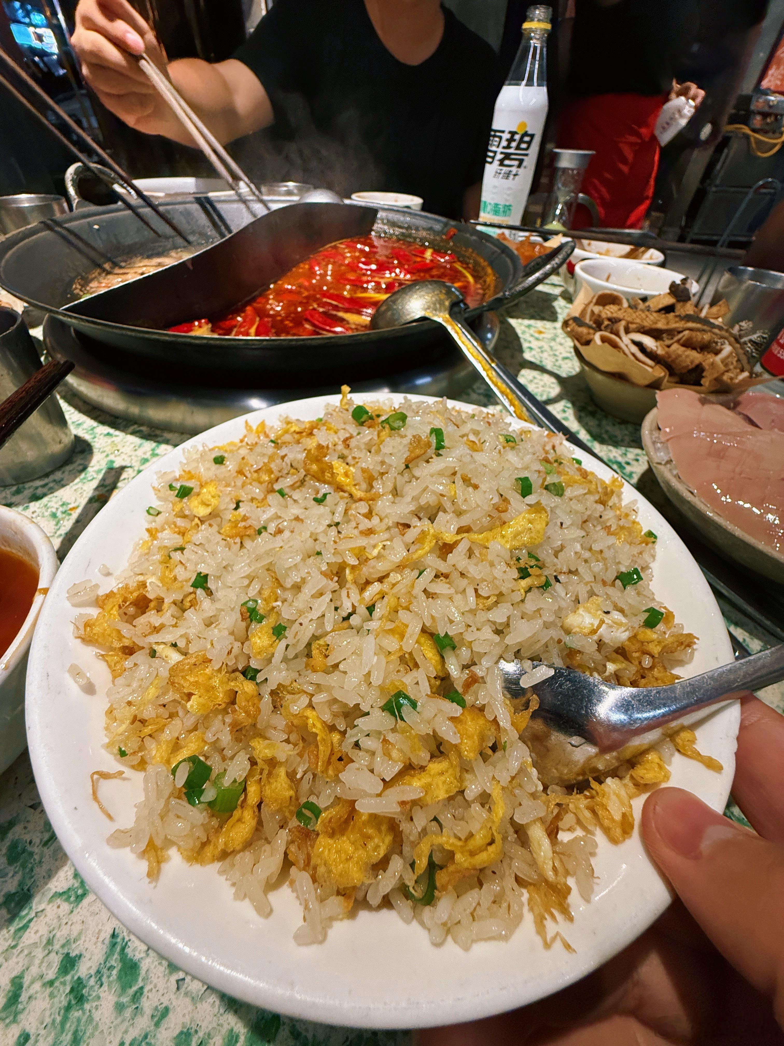 火锅店的炒饭比其他地方都好吃尤其是这一碗才12[大笑]​​​