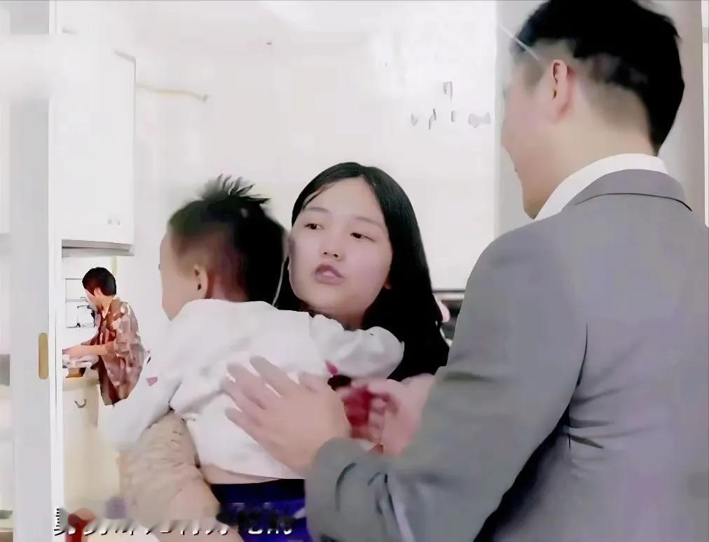网暴医生的产妇羊水栓塞九死一生，这个产妇和孩子被邵医生给救回来，这么多幸运呀。