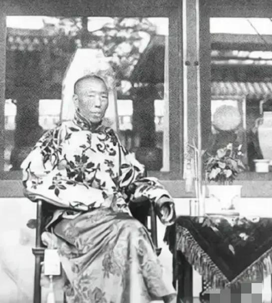 1908年，慈禧太后死后，李莲英便失去了最大的靠山，为慈禧守孝100天后，李莲英