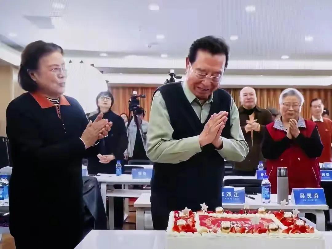 87岁李双江老师不显老，低调亲生众多圈内好友祝贺心情十分激动老音乐家李双江最近