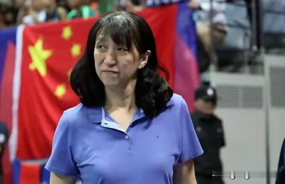 女排教练咋会选个傻子女排教练选人，向来是门玄学。外人看的是热闹，内行看的是
