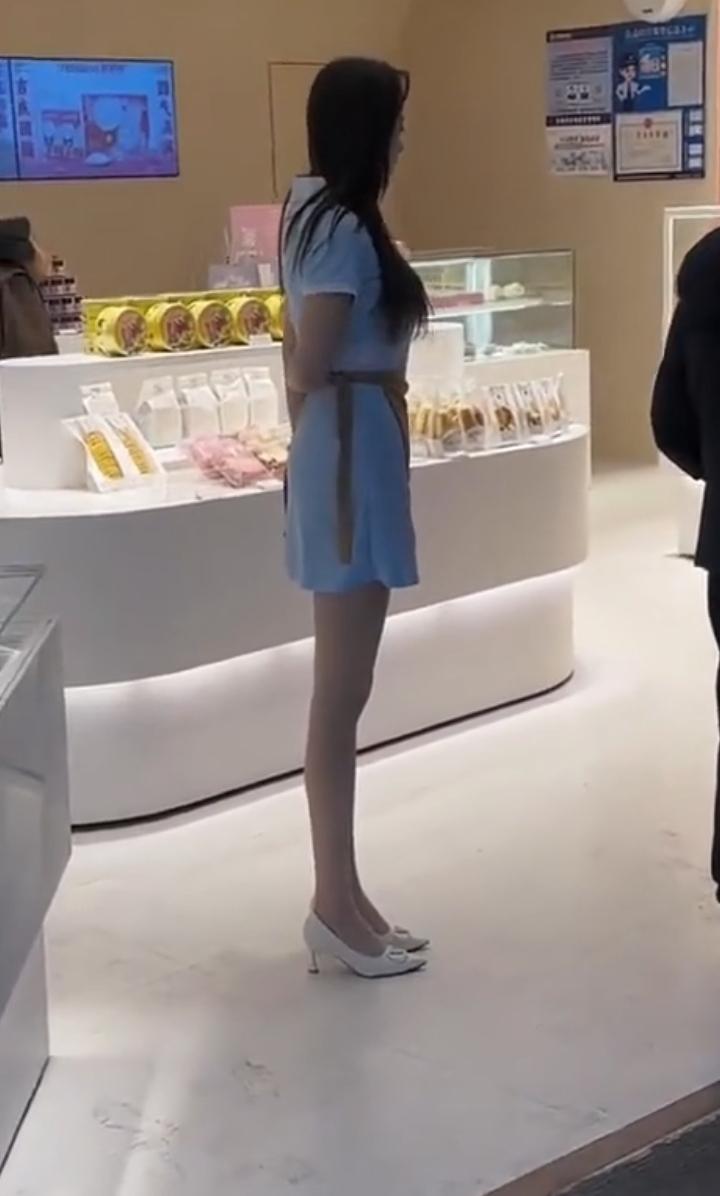 好利来的员工制服好看么？