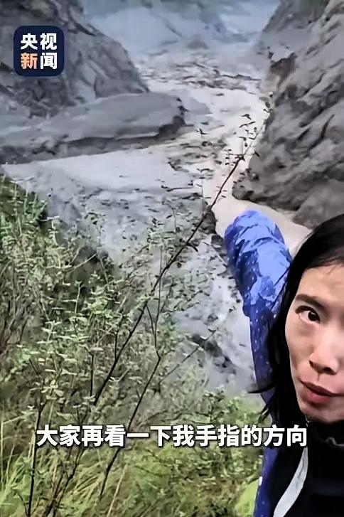 西藏泥石流，不少网友发现央视记者说话一字一顿的，以为是她播报水平不行，结果真相让