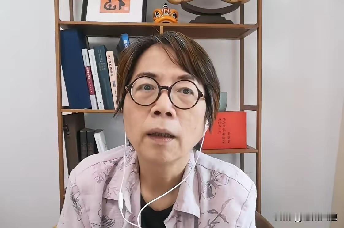 终于不装了！​台湾媒体人黄智贤30日在节目中表示，“高市早苗非常有人格魅力，我觉