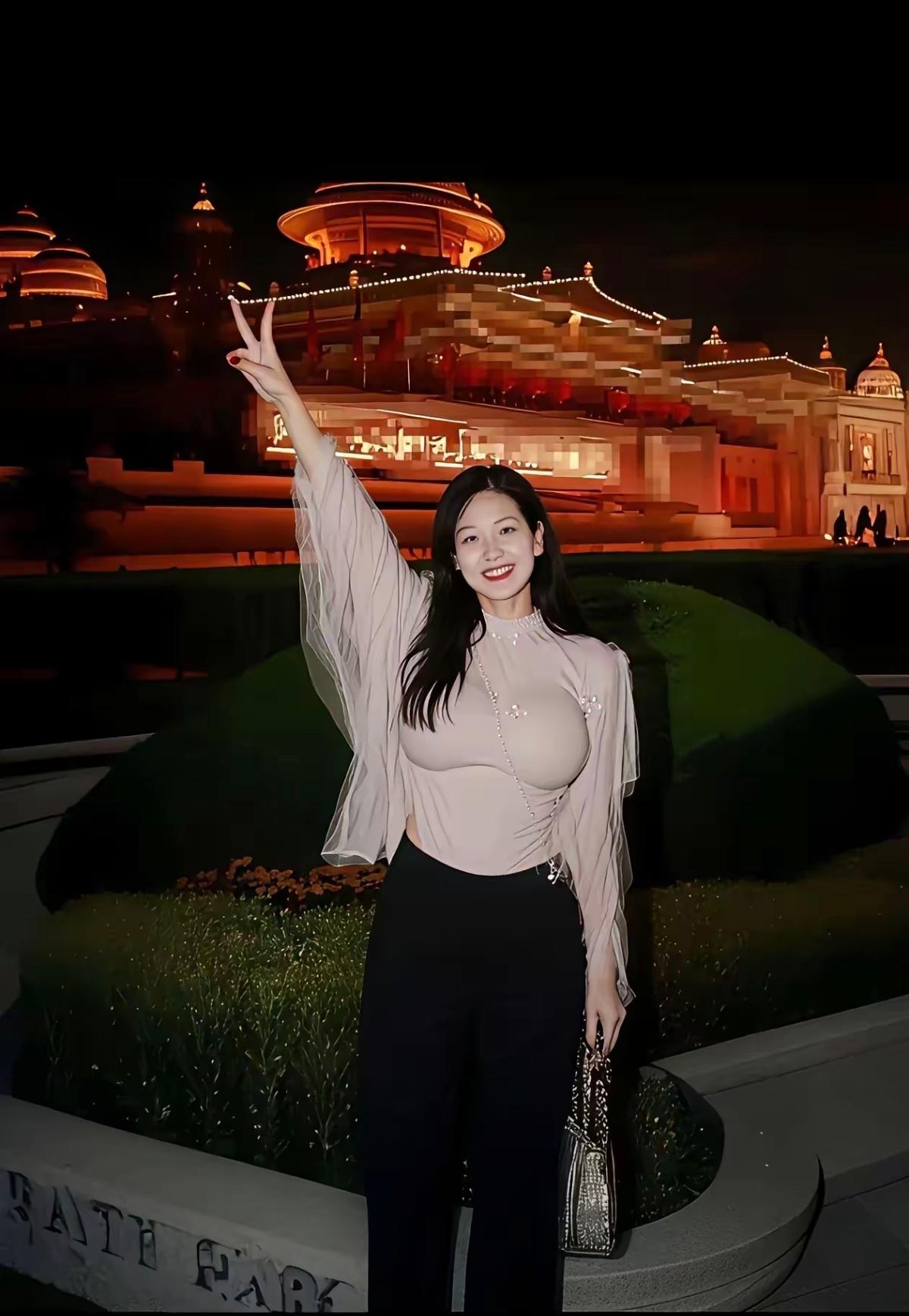 这是哪里？夜景很美。