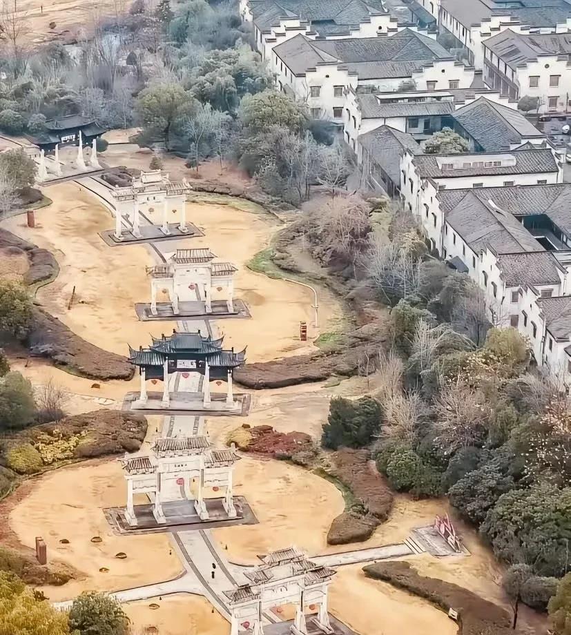 这是什么意思？这么多牌楼
