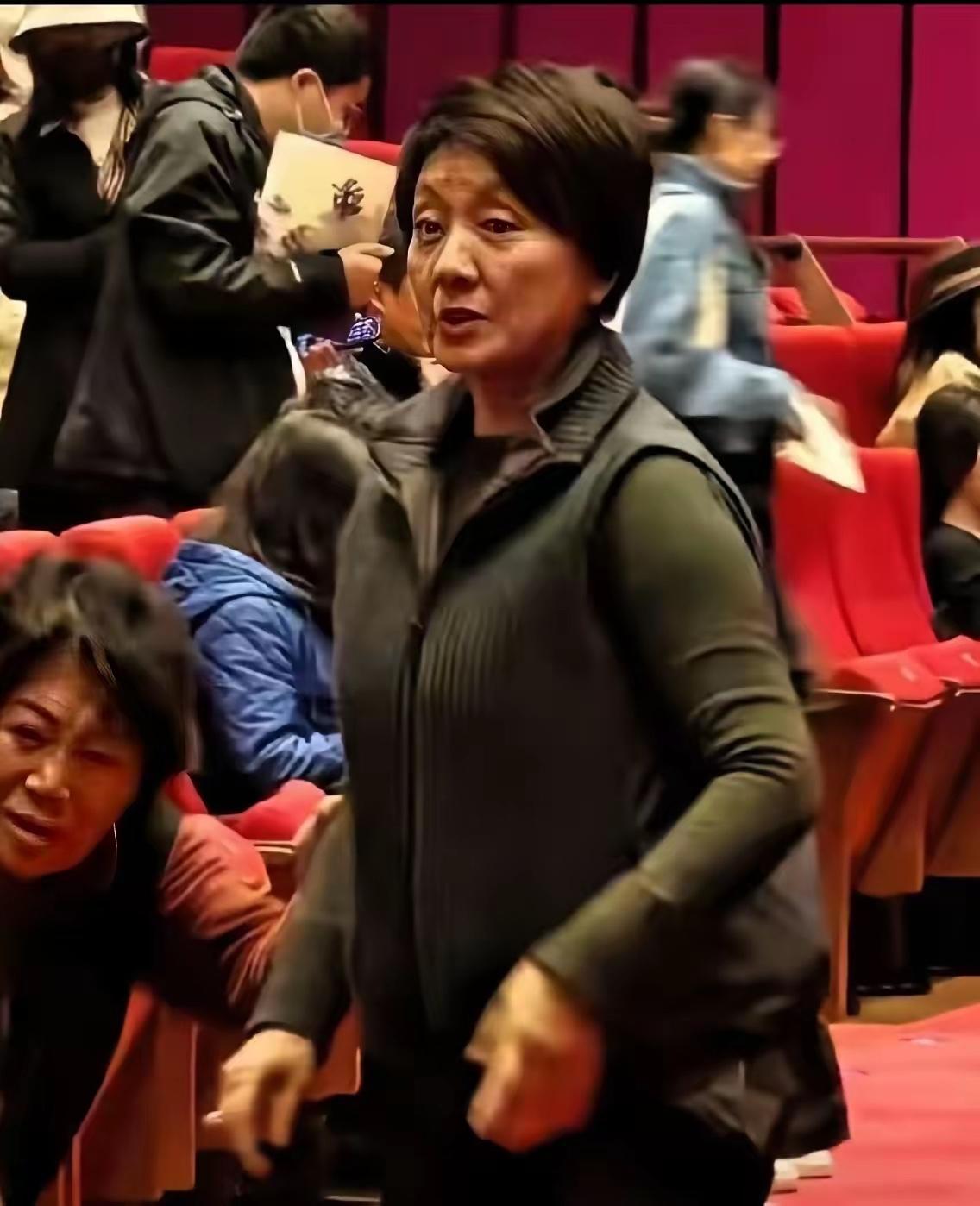 万万没想到！曾经那么迷人的女神，也老成这个样子了，岁月果真不饶人啊！