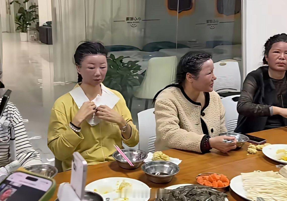 我真的佩服为变美女，可以对自己狠的，这个整容技术好差。