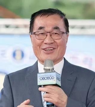 李四川的选战策略非常有效，在7月28日公布“好孕”政见之后，就立即在女性的支持度