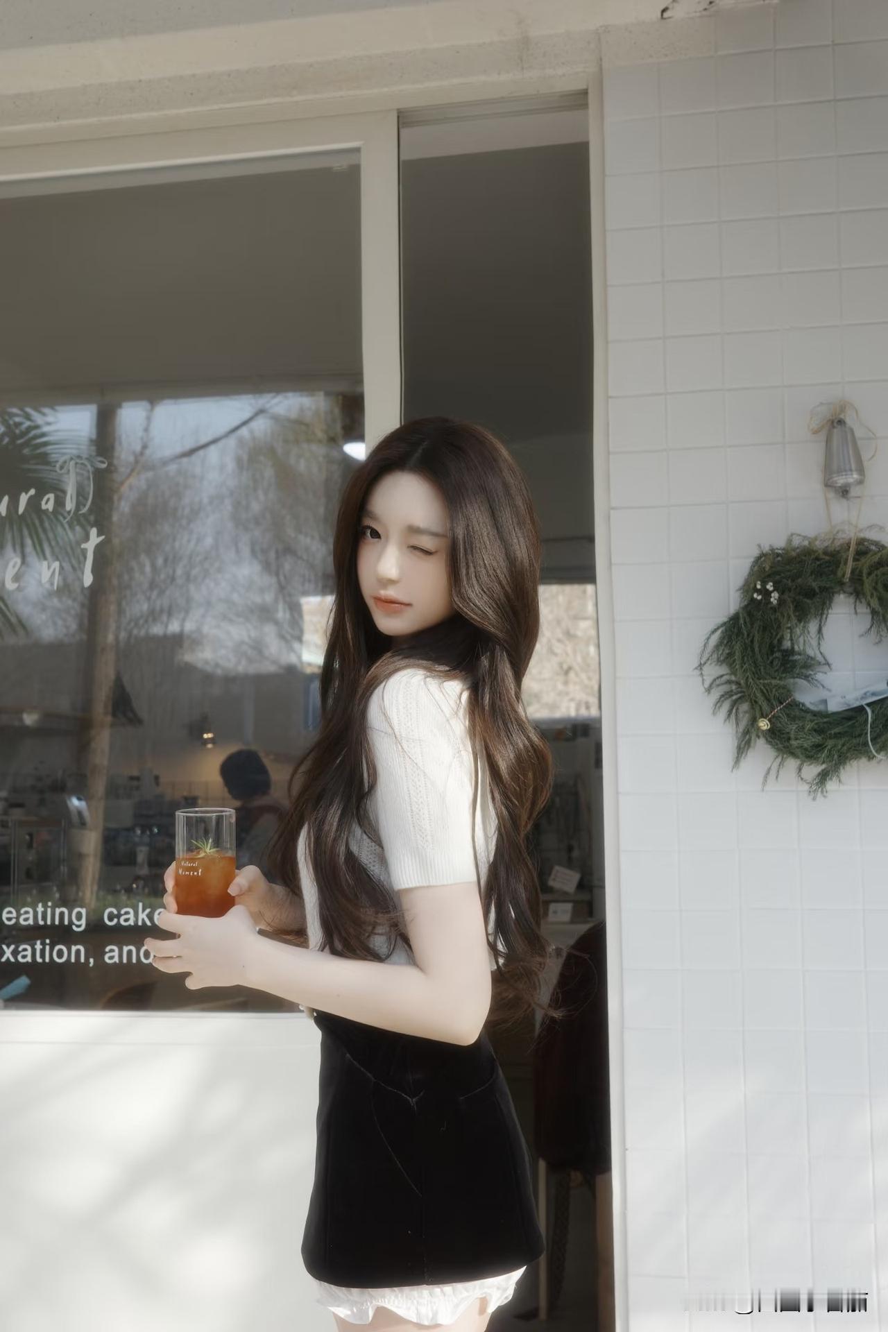 不说“你是我的全世界”而是“一想到你，我就变温柔了”PS:确实喜欢这个发色