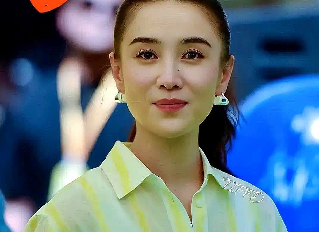 研究了大半天，终于从宋佳身上发现一个真理女人可以胖可以瘦，但千万不能不试