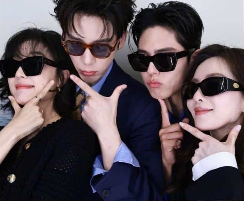 梦回千禧年的大头贴刘诗诗的站位没变过原来已经过去23年了