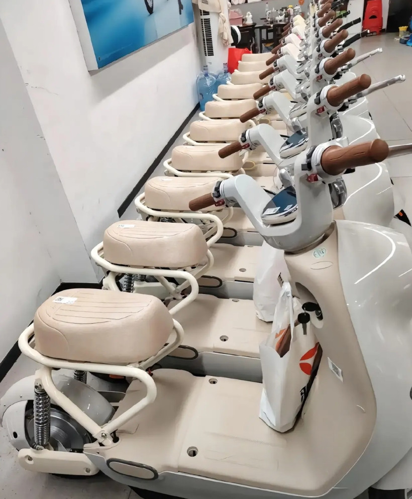 新国标电动车实施，最受益的是这三个人。第一，公交车。短途出行大家不买电动车肯