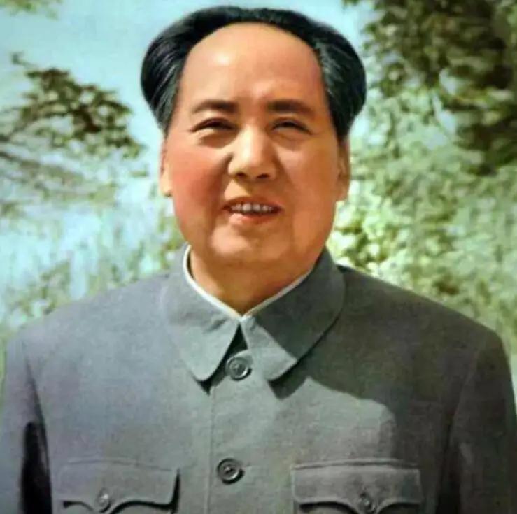 新中国建立后，中央起初打算让傅作义出任三级干部，这个级别其实已经相当不错了。可