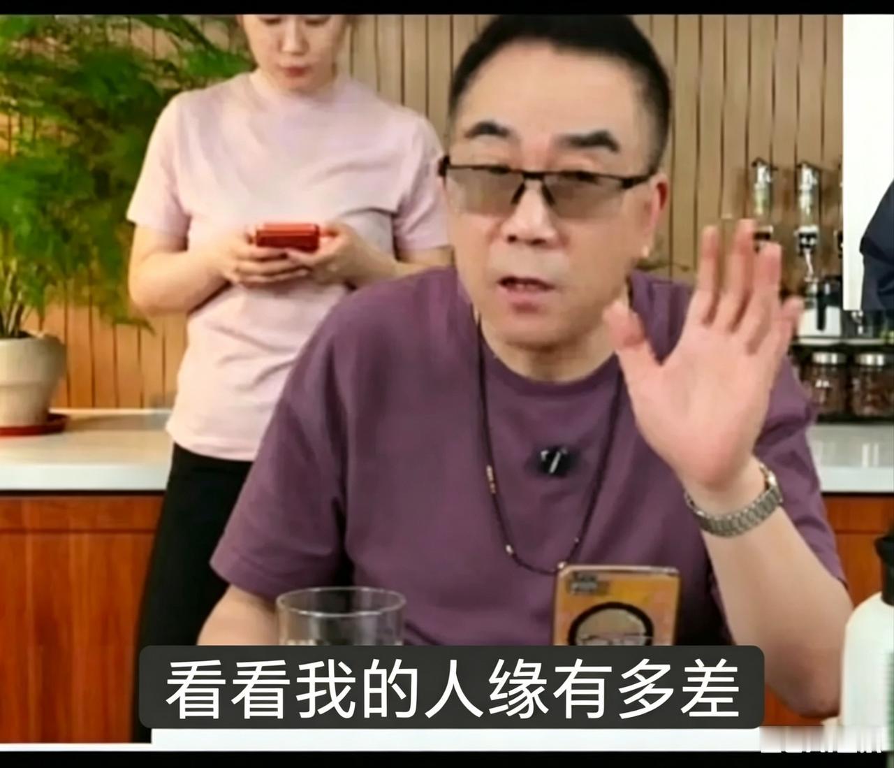 杨议这几天终于又找到话题了，总拿十几年前爷俩主动给郭德纲站台，郭德纲没送出来不礼