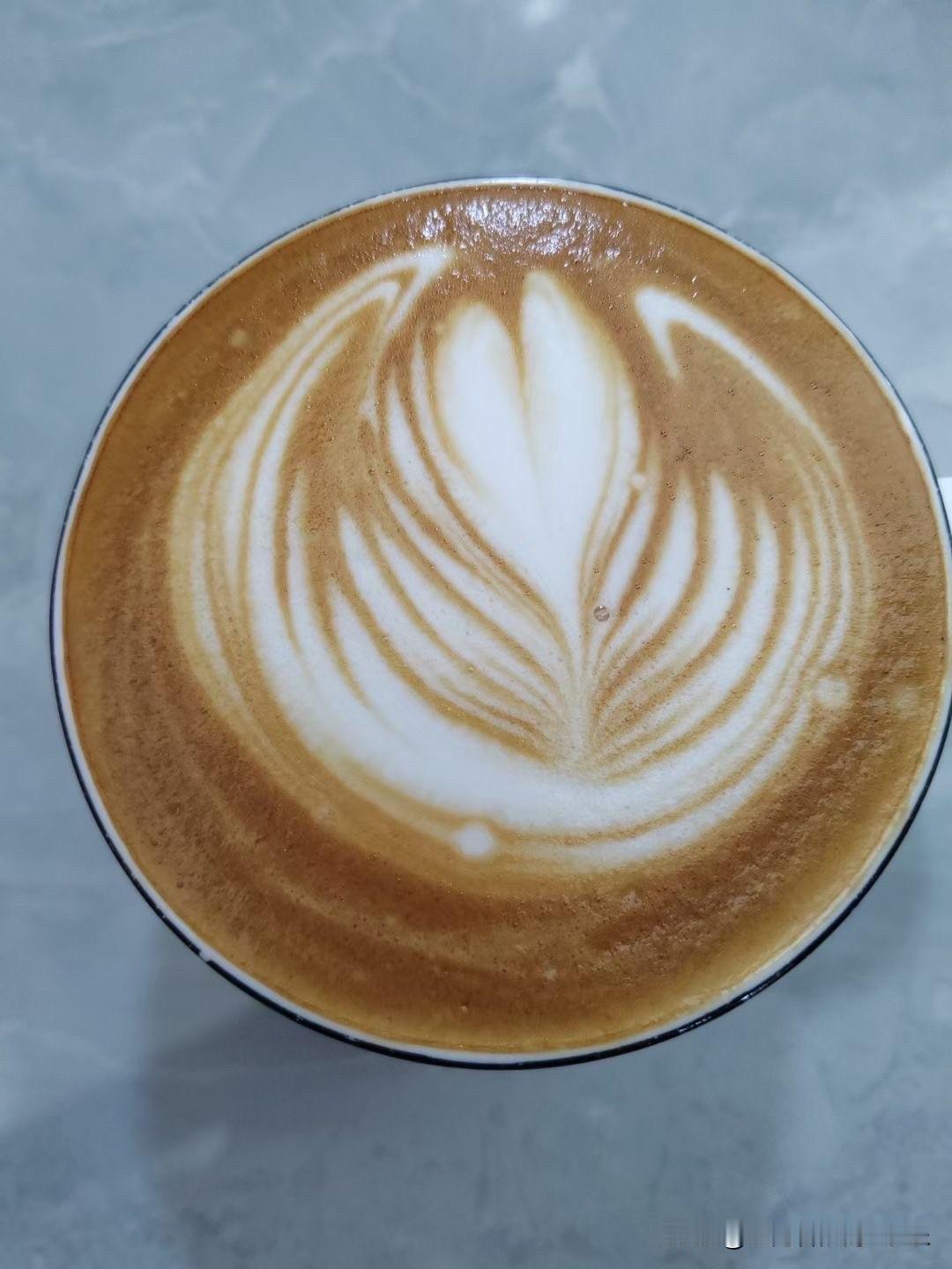 大龄女生里面想要找那种有少女感的女生是非常难的。因为少女感是天真、没心眼，比较