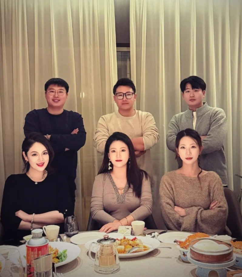 看笑容就知道，都是人生赢家