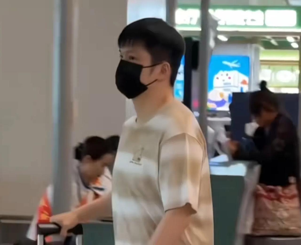 樊振东下半年赛程：7月底代表上海地产集团，出战乒超第二阶段比赛。8月末首