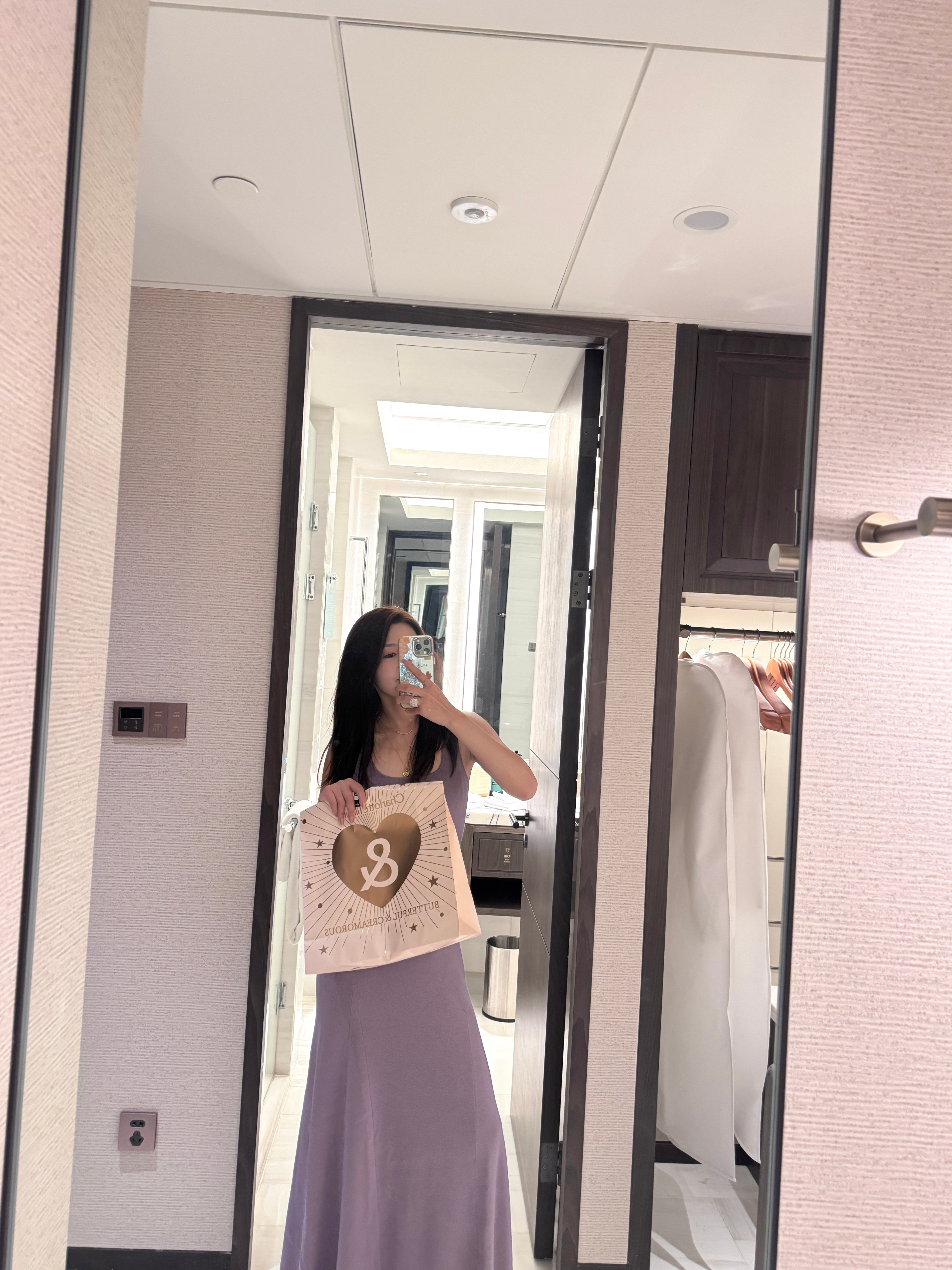 上海还是太洋气了这么老大个袋子里装着一个两口没的面包​​​